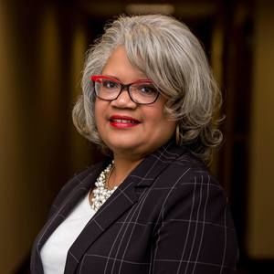 Meet your Posher, Theda